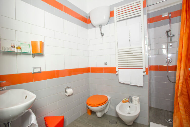 Bed and Breakfast BB Eco Pompeii orange triple room bathroom 3 768x512