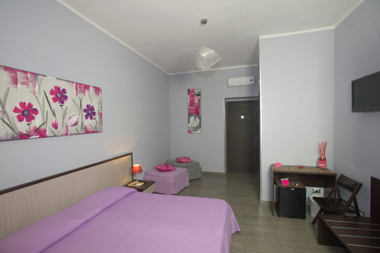 Bed and Breakfast BB Eco Pompeii pink quadruple room 1 768x511