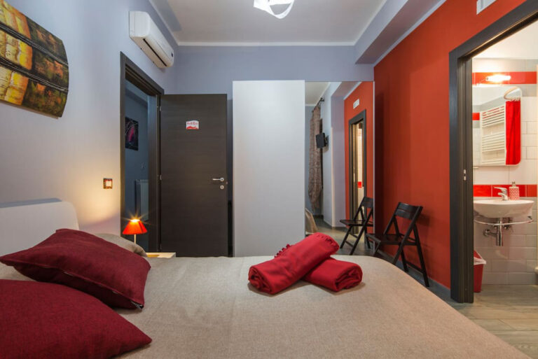 Bed and Breakfast BB Eco Pompeii red double room 768x513