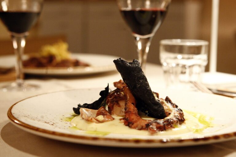 Polpo con calice vino 768x512