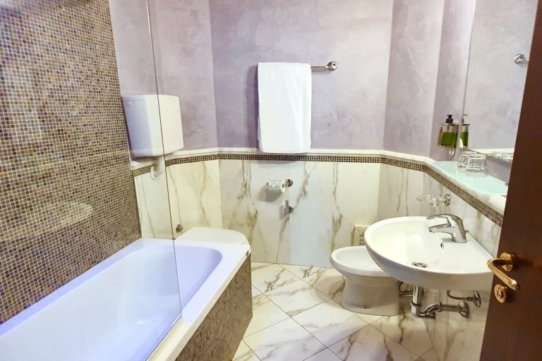 Bagno camera 18 768x512