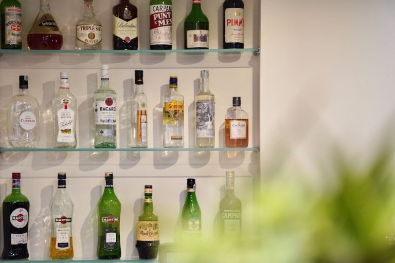 Dettaglio angolo bar sala colazioni 768x512