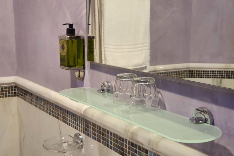 Dettaglio bagno camera 10 768x512