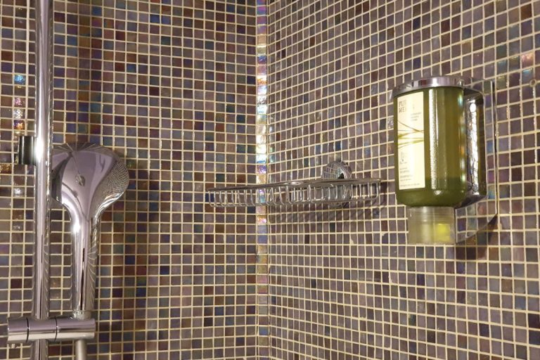 Dettaglio bagno camera 18 768x512