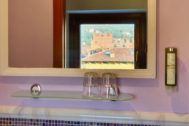 Dettaglio bagno camera 21 1 768x512