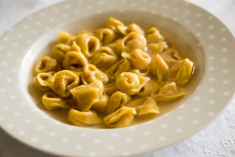 tortellini in doppio brodo 01  768x512