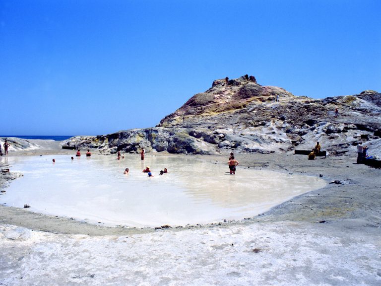 Vulcano pozza dei Fanghi sulfurei 768x576