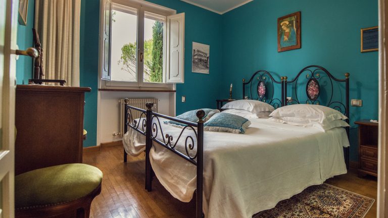 charming place to stay villa rental Umbria copia 768x432