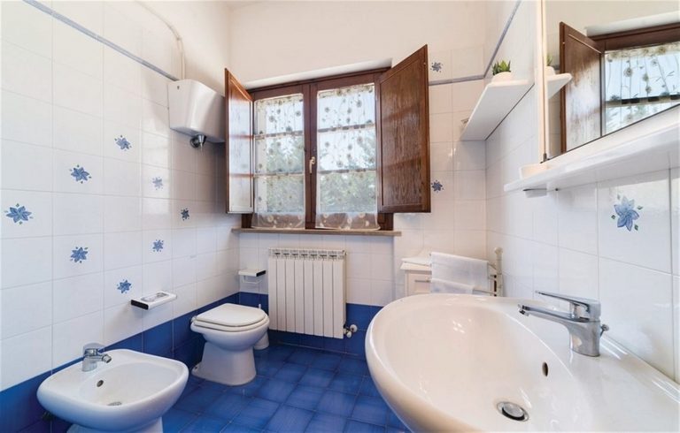 iup283 bath 01 768x490