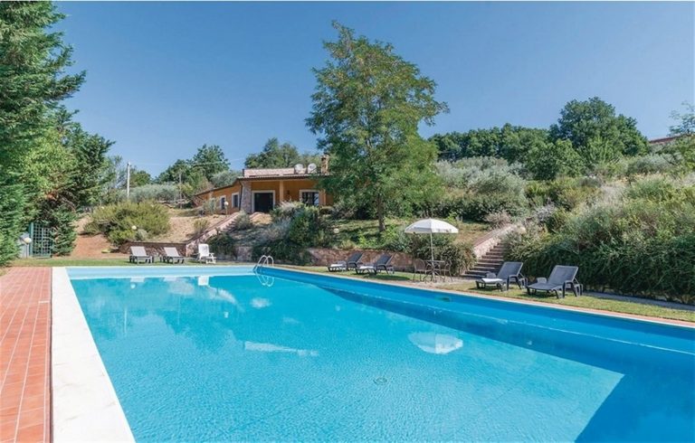 iup283 pool 02 768x490