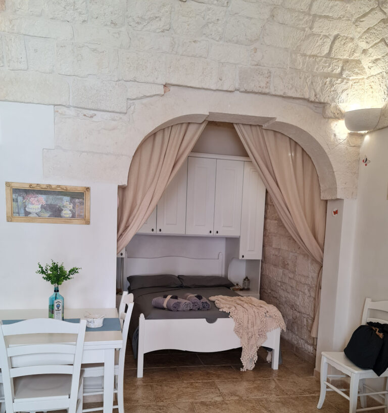 02 lettoalcova2020 picc bia 768x817