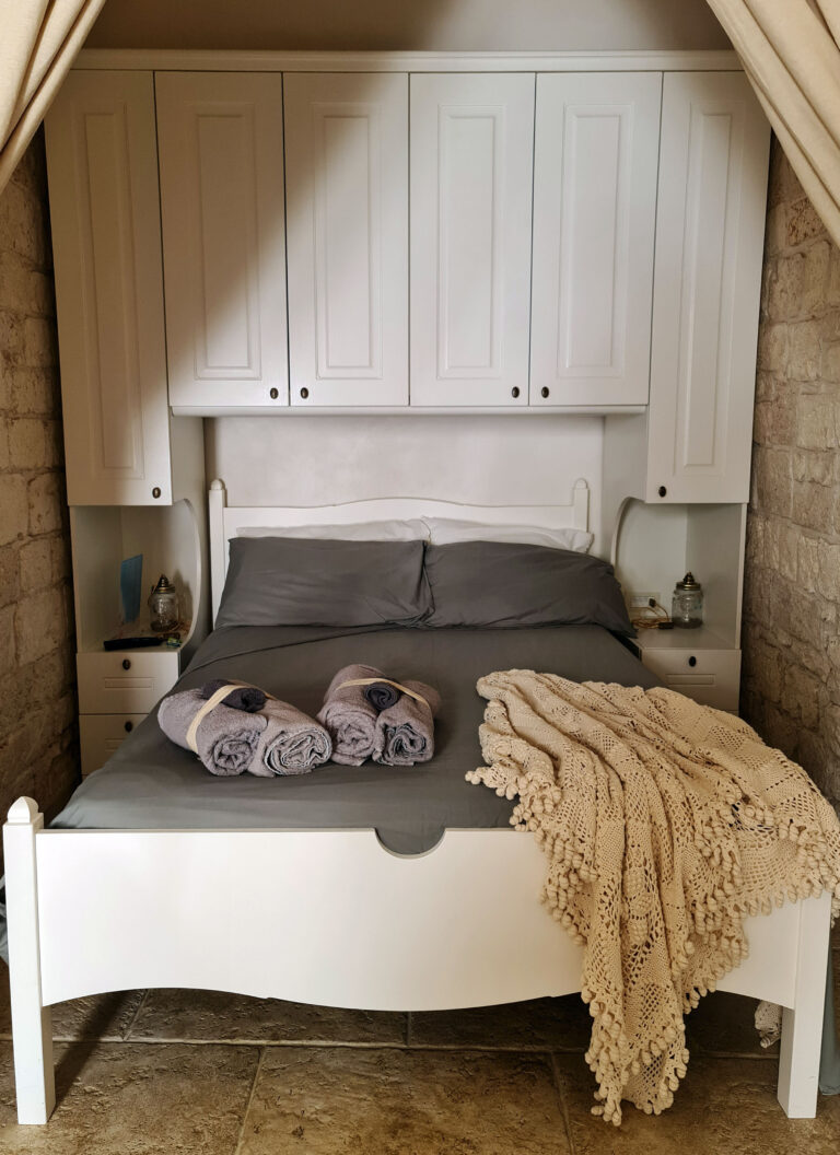 04 lettoalcova2020 picc bia 768x1056