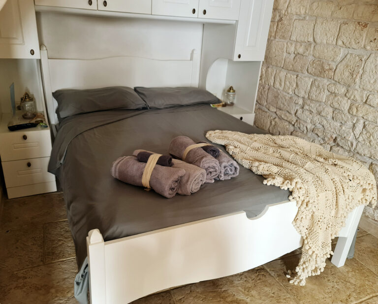 05 lettoalcova2020 picc bia 768x617