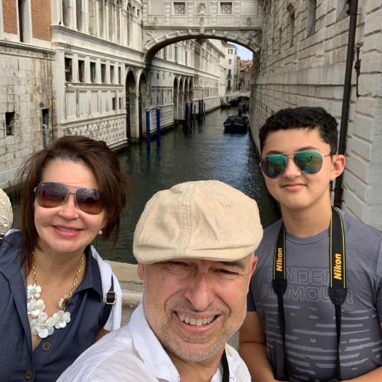 CE372EB2 F59D 46EF 818F 520217CC34D7 768x768